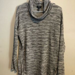 Jones New York/thin long sleeve stripped cowl neck with high low bottom/ M